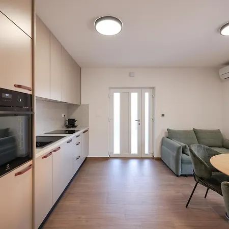 Royal Oak With Private Parking Apartman *