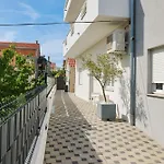 Royal Oak With Private Parking * زادار